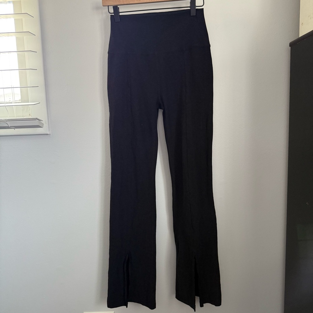 Beyond Yoga Large Make The Cut Split Spacedye Pants Black Darkest Night